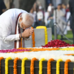 Modi-at-Mahatma-Gandhi-samadhi