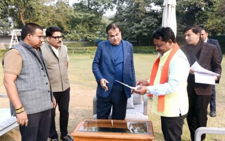 CG : बस्तर सांसद ने केंद्रीय सड़क व परिवहन मंत्री से की सौजन्य मुलाकात, रखी विभिन्न विकास कार्यों की मांग