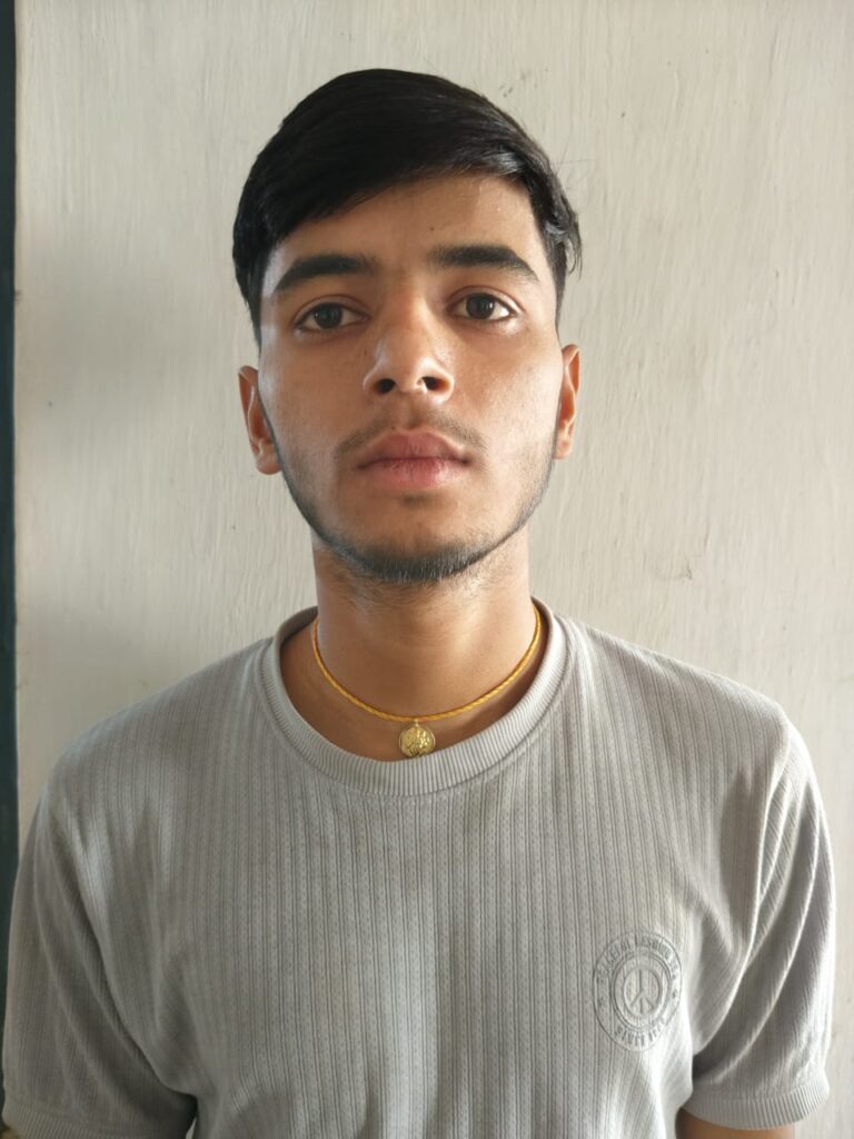 1003283817.jpg