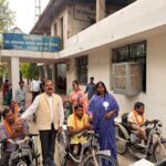महापौर व सभापति ने वितरित की मोटराइज्ड ट्रायसायकल (1)