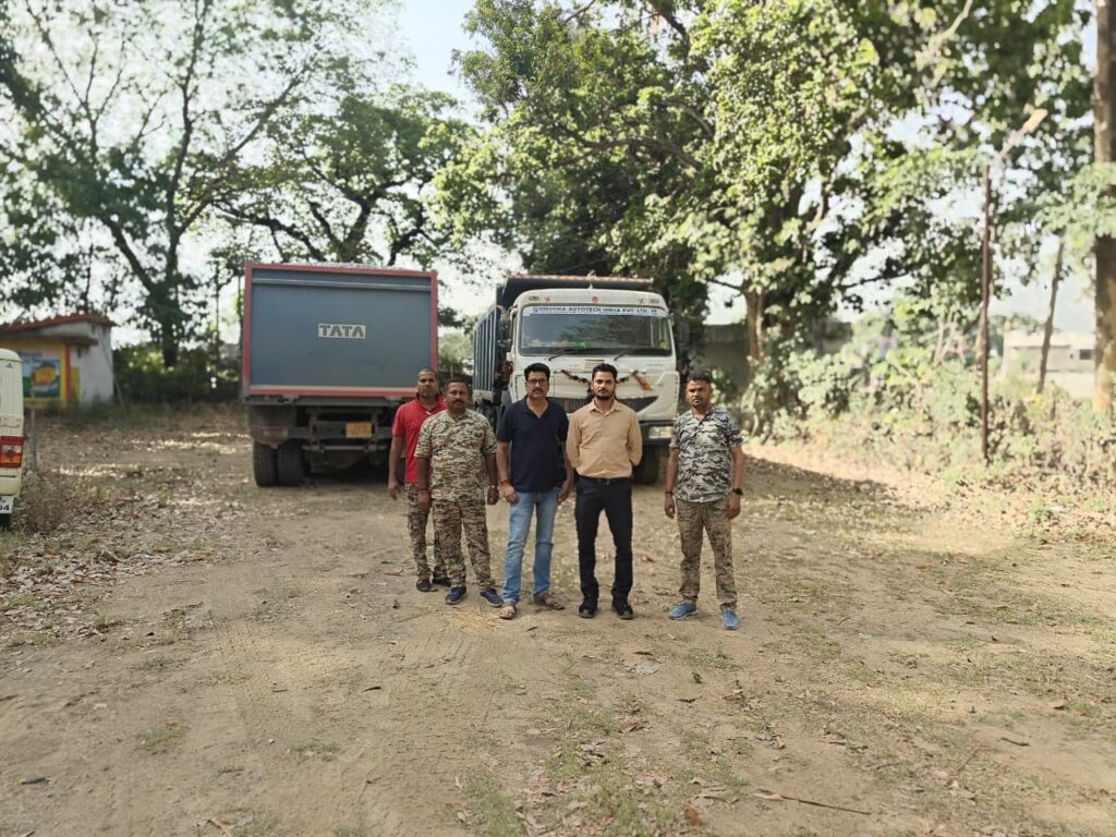अवैध खनिज परिवहन हाईवा जप्त (1)